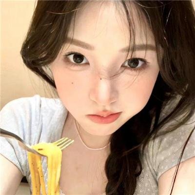 战火下的小花